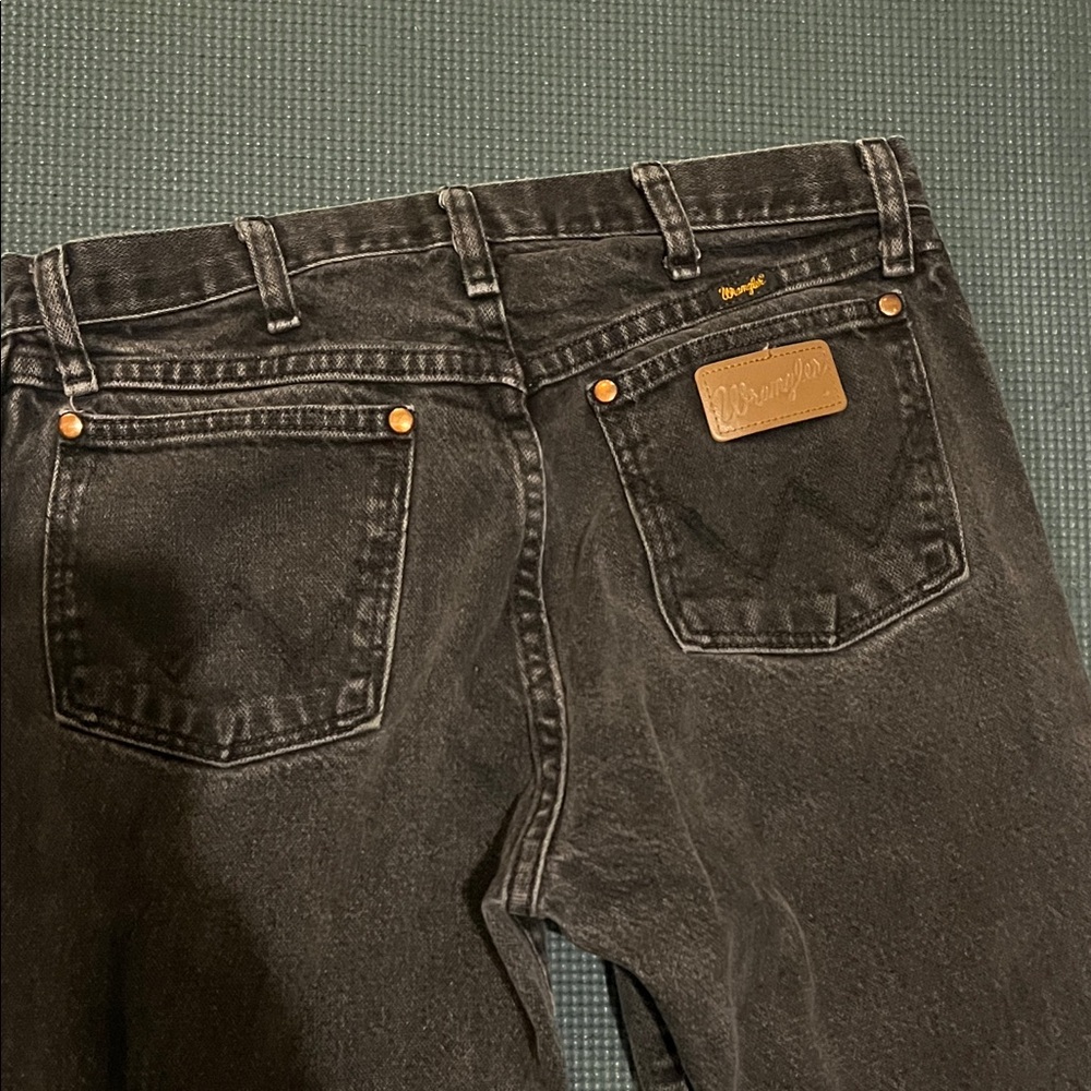 Wrangler Charcoal Relaxed Men's Jeans